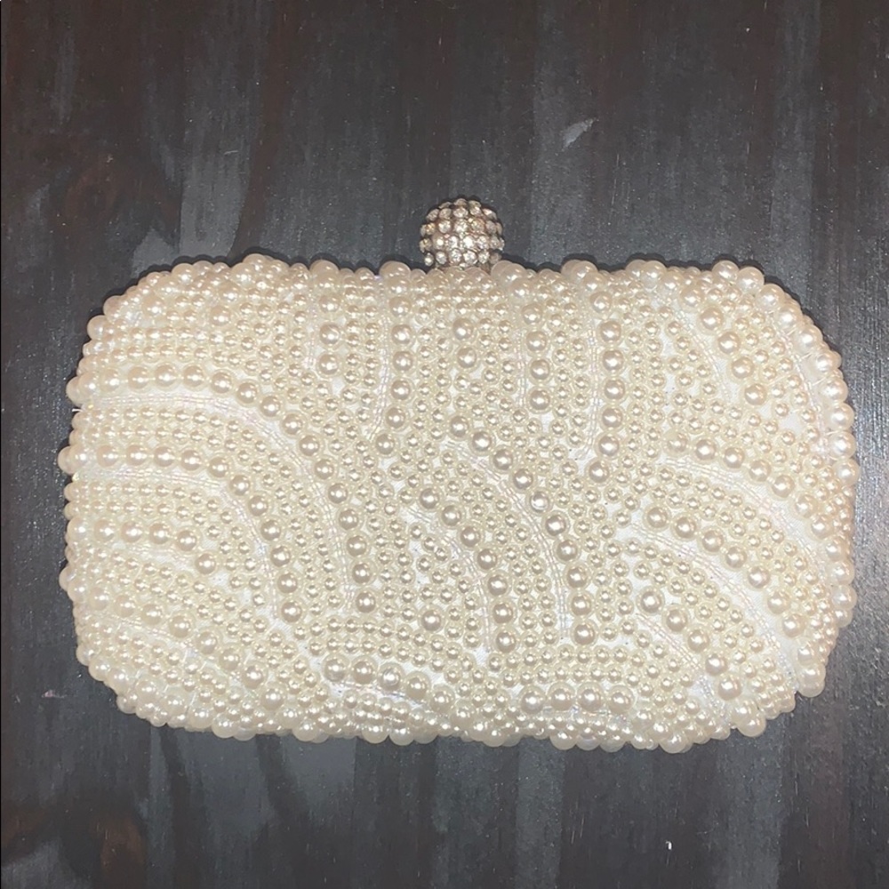 Pearl Clutch